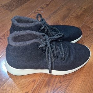 MEDIUM SIZE 9 ALL BIRD HIGH TOP, NAVY, WORN TWICE